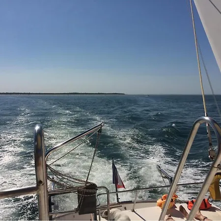 Bateau Atypique Yacht La Rochelle Botel