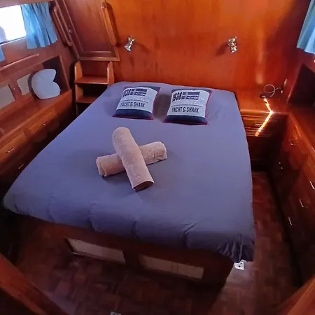 Botel Bateau Atypique Yacht La Rochelle