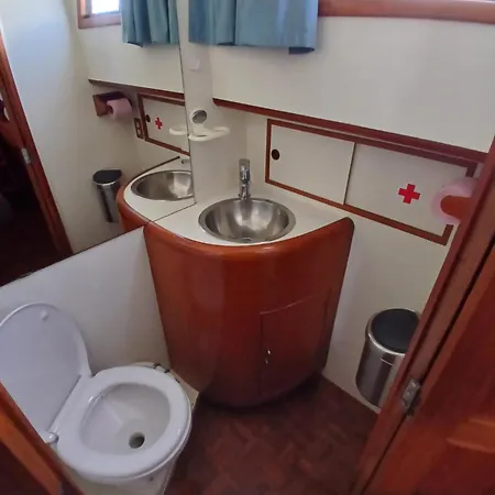 Bateau Atypique Yacht La Rochelle * La Rochelle (Charente-Maritime)